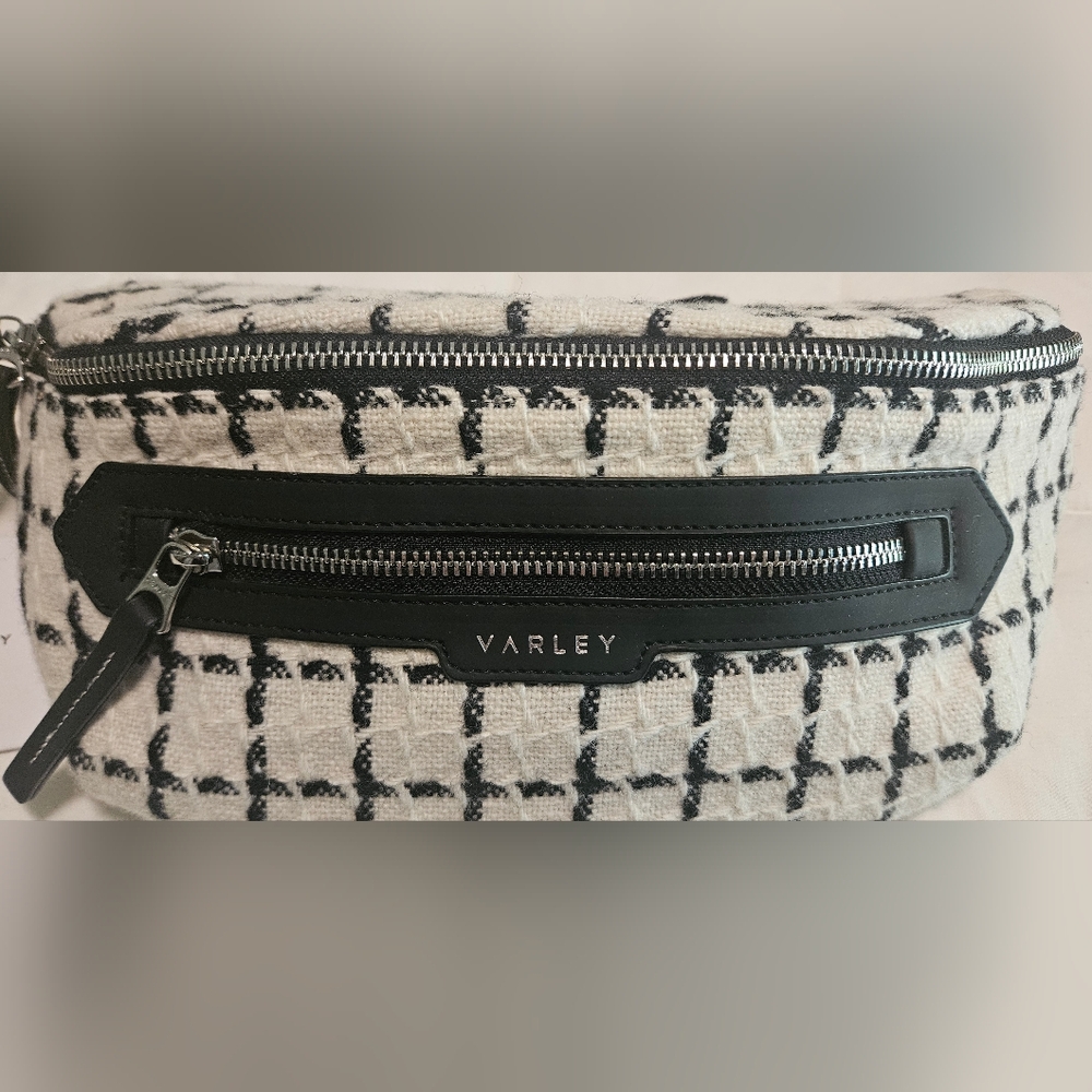 NWT Varley Roby Belt Bag- One Size- Egret Mono Check Print - Picture 2 of 11